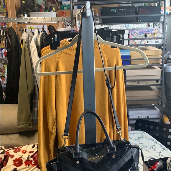 Michael Kors Handbag - Picture 5 of 7